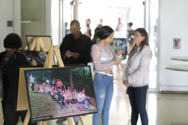 Clausura Programa Educación Ambiental
Clausura Programa Educación Ambiental.
Fecha: Octubre 11 2019.
Para descargar esta fotografía en alta resolución, haga clic sobre la imagen hasta que la misma se despliegue en la pantalla completa; luego dé clic derecho y elija la opción "guardar imagen como". 
En caso de publicación por cualquier medio, solicitamos acompañarla del crédito: "Foto EPM"
Palabras clave: Clausura Programa Educación Ambiental