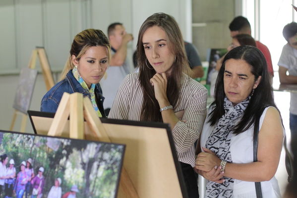 Clausura Programa Educación Ambiental
Clausura Programa Educación Ambiental.
Fecha: Octubre 11 2019.
Para descargar esta fotografía en alta resolución, haga clic sobre la imagen hasta que la misma se despliegue en la pantalla completa; luego dé clic derecho y elija la opción "guardar imagen como". 
En caso de publicación por cualquier medio, solicitamos acompañarla del crédito: "Foto EPM"
Palabras clave: Clausura Programa Educación Ambiental