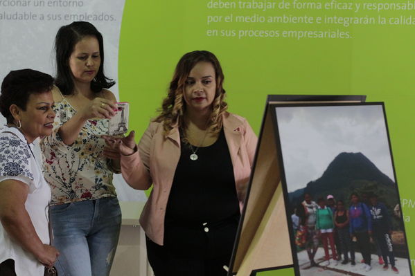 Clausura Programa Educación Ambiental
Clausura Programa Educación Ambiental.
Fecha: Octubre 11 2019.
Para descargar esta fotografía en alta resolución, haga clic sobre la imagen hasta que la misma se despliegue en la pantalla completa; luego dé clic derecho y elija la opción "guardar imagen como". 
En caso de publicación por cualquier medio, solicitamos acompañarla del crédito: "Foto EPM"
Palabras clave: Clausura Programa Educación Ambiental