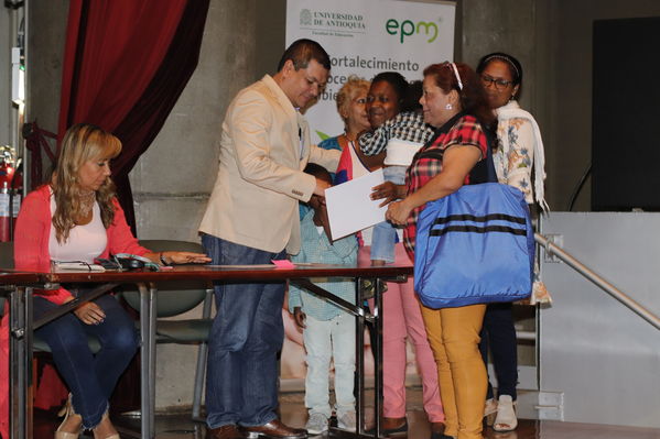 Clausura Programa Educación Ambiental
Clausura Programa Educación Ambiental.
Fecha: Octubre 11 2019.
Para descargar esta fotografía en alta resolución, haga clic sobre la imagen hasta que la misma se despliegue en la pantalla completa; luego dé clic derecho y elija la opción "guardar imagen como". 
En caso de publicación por cualquier medio, solicitamos acompañarla del crédito: "Foto EPM"
Palabras clave: Clausura Programa Educación Ambiental