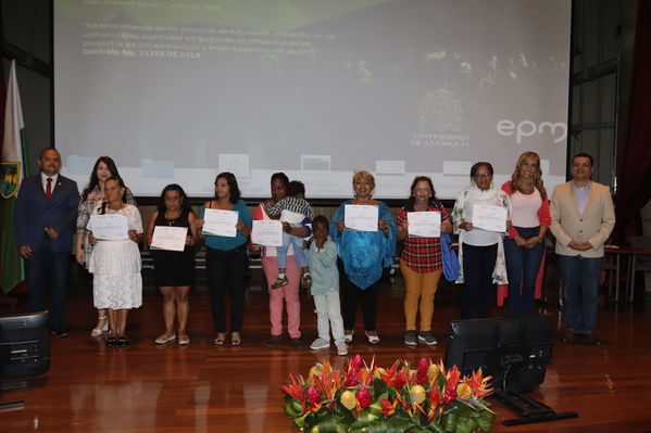 Clausura Programa Educación Ambiental
Clausura Programa Educación Ambiental.
Fecha: Octubre 11 2019.
Para descargar esta fotografía en alta resolución, haga clic sobre la imagen hasta que la misma se despliegue en la pantalla completa; luego dé clic derecho y elija la opción "guardar imagen como". 
En caso de publicación por cualquier medio, solicitamos acompañarla del crédito: "Foto EPM"
Palabras clave: Clausura Programa Educación Ambiental