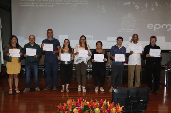 Clausura Programa Educación Ambiental
Clausura Programa Educación Ambiental.
Fecha: Octubre 11 2019.
Para descargar esta fotografía en alta resolución, haga clic sobre la imagen hasta que la misma se despliegue en la pantalla completa; luego dé clic derecho y elija la opción "guardar imagen como". 
En caso de publicación por cualquier medio, solicitamos acompañarla del crédito: "Foto EPM"
Palabras clave: Clausura Programa Educación Ambiental