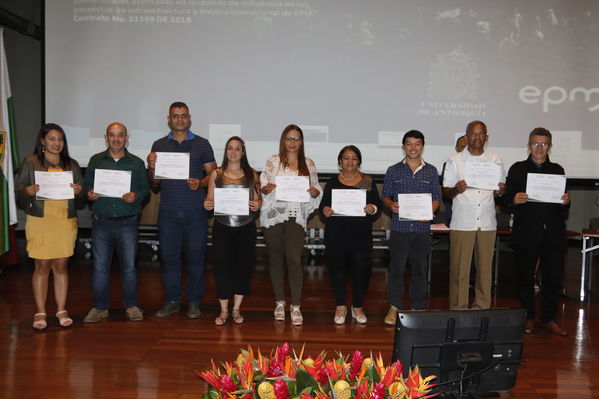 Clausura Programa Educación Ambiental
Clausura Programa Educación Ambiental.
Fecha: Octubre 11 2019.
Para descargar esta fotografía en alta resolución, haga clic sobre la imagen hasta que la misma se despliegue en la pantalla completa; luego dé clic derecho y elija la opción "guardar imagen como". 
En caso de publicación por cualquier medio, solicitamos acompañarla del crédito: "Foto EPM"
Palabras clave: Clausura Programa Educación Ambiental