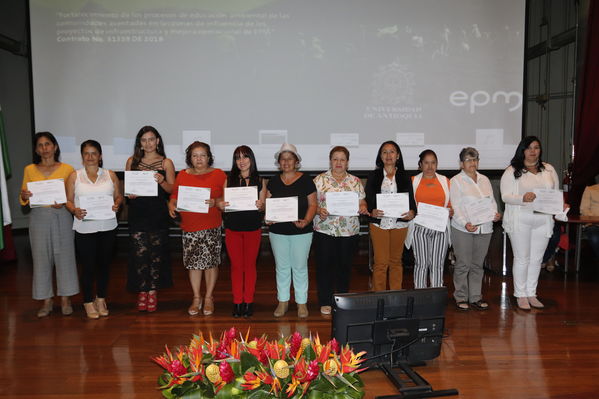 Clausura Programa Educación Ambiental
Clausura Programa Educación Ambiental.
Fecha: Octubre 11 2019.
Para descargar esta fotografía en alta resolución, haga clic sobre la imagen hasta que la misma se despliegue en la pantalla completa; luego dé clic derecho y elija la opción "guardar imagen como". 
En caso de publicación por cualquier medio, solicitamos acompañarla del crédito: "Foto EPM"
Palabras clave: Clausura Programa Educación Ambiental