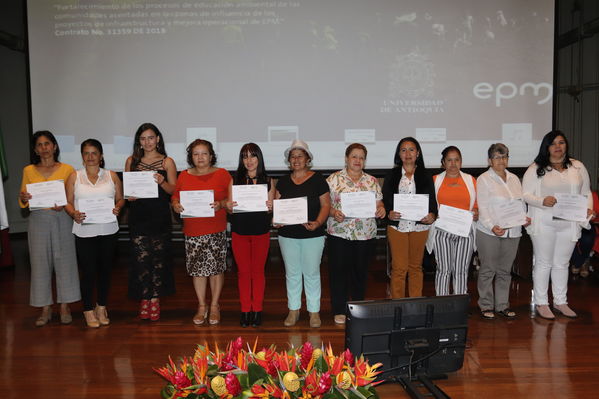 Clausura Programa Educación Ambiental
Clausura Programa Educación Ambiental.
Fecha: Octubre 11 2019.
Para descargar esta fotografía en alta resolución, haga clic sobre la imagen hasta que la misma se despliegue en la pantalla completa; luego dé clic derecho y elija la opción "guardar imagen como". 
En caso de publicación por cualquier medio, solicitamos acompañarla del crédito: "Foto EPM"
Palabras clave: Clausura Programa Educación Ambiental