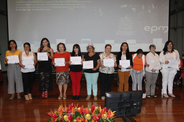 Clausura Programa Educación Ambiental
Clausura Programa Educación Ambiental.
Fecha: Octubre 11 2019.
Para descargar esta fotografía en alta resolución, haga clic sobre la imagen hasta que la misma se despliegue en la pantalla completa; luego dé clic derecho y elija la opción "guardar imagen como". 
En caso de publicación por cualquier medio, solicitamos acompañarla del crédito: "Foto EPM"
Palabras clave: Clausura Programa Educación Ambiental