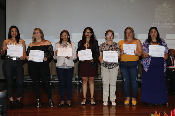 Clausura Programa Educación Ambiental
Clausura Programa Educación Ambiental.
Fecha: Octubre 11 2019.
Para descargar esta fotografía en alta resolución, haga clic sobre la imagen hasta que la misma se despliegue en la pantalla completa; luego dé clic derecho y elija la opción "guardar imagen como". 
En caso de publicación por cualquier medio, solicitamos acompañarla del crédito: "Foto EPM"
Palabras clave: Clausura Programa Educación Ambiental