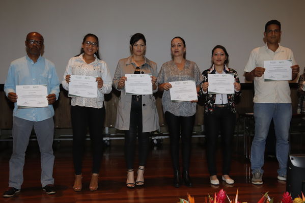 Clausura Programa Educación Ambiental
Clausura Programa Educación Ambiental.
Fecha: Octubre 11 2019.
Para descargar esta fotografía en alta resolución, haga clic sobre la imagen hasta que la misma se despliegue en la pantalla completa; luego dé clic derecho y elija la opción "guardar imagen como". 
En caso de publicación por cualquier medio, solicitamos acompañarla del crédito: "Foto EPM"
Palabras clave: Clausura Programa Educación Ambiental