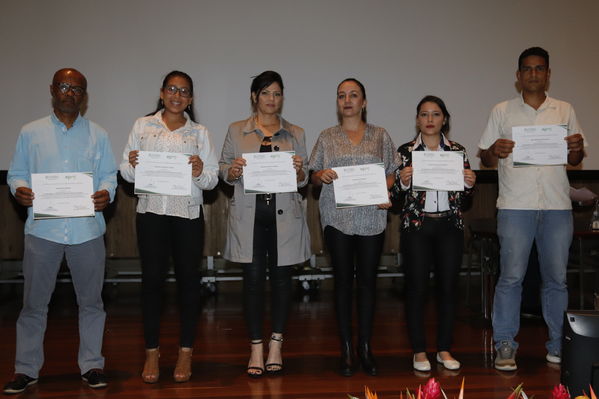 Clausura Programa Educación Ambiental
Clausura Programa Educación Ambiental.
Fecha: Octubre 11 2019.
Para descargar esta fotografía en alta resolución, haga clic sobre la imagen hasta que la misma se despliegue en la pantalla completa; luego dé clic derecho y elija la opción "guardar imagen como". 
En caso de publicación por cualquier medio, solicitamos acompañarla del crédito: "Foto EPM"
Palabras clave: Clausura Programa Educación Ambiental