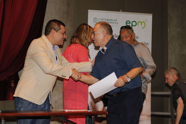 Clausura Programa Educación Ambiental
Clausura Programa Educación Ambiental.
Fecha: Octubre 11 2019.
Para descargar esta fotografía en alta resolución, haga clic sobre la imagen hasta que la misma se despliegue en la pantalla completa; luego dé clic derecho y elija la opción "guardar imagen como". 
En caso de publicación por cualquier medio, solicitamos acompañarla del crédito: "Foto EPM"
Palabras clave: Clausura Programa Educación Ambiental