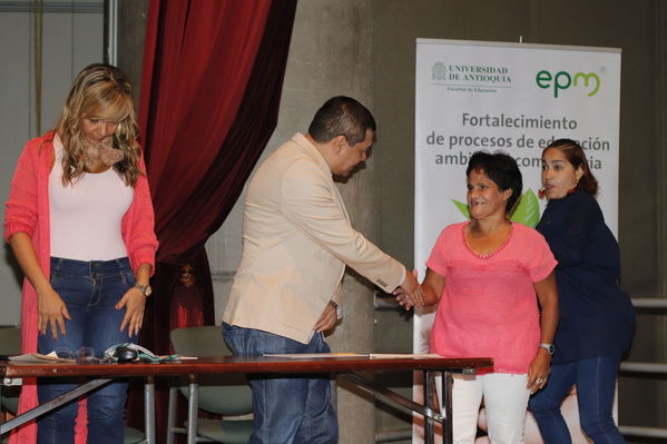 Clausura Programa Educación Ambiental
Clausura Programa Educación Ambiental.
Fecha: Octubre 11 2019.
Para descargar esta fotografía en alta resolución, haga clic sobre la imagen hasta que la misma se despliegue en la pantalla completa; luego dé clic derecho y elija la opción "guardar imagen como". 
En caso de publicación por cualquier medio, solicitamos acompañarla del crédito: "Foto EPM"
Palabras clave: Clausura Programa Educación Ambiental