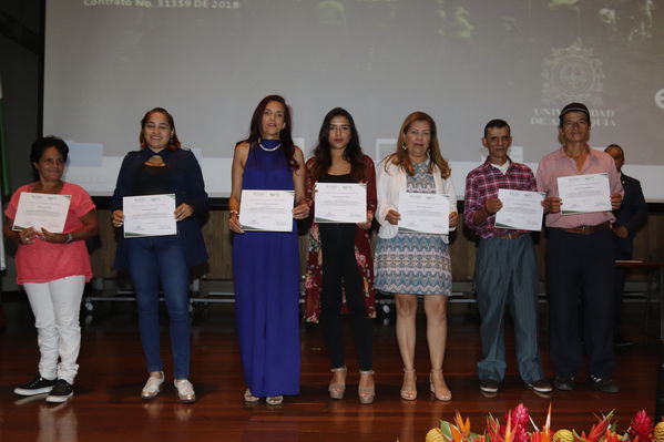 Clausura Programa Educación Ambiental
Clausura Programa Educación Ambiental.
Fecha: Octubre 11 2019.
Para descargar esta fotografía en alta resolución, haga clic sobre la imagen hasta que la misma se despliegue en la pantalla completa; luego dé clic derecho y elija la opción "guardar imagen como". 
En caso de publicación por cualquier medio, solicitamos acompañarla del crédito: "Foto EPM"
Palabras clave: Clausura Programa Educación Ambiental