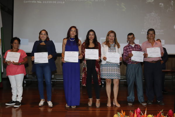 Clausura Programa Educación Ambiental
Clausura Programa Educación Ambiental.
Fecha: Octubre 11 2019.
Para descargar esta fotografía en alta resolución, haga clic sobre la imagen hasta que la misma se despliegue en la pantalla completa; luego dé clic derecho y elija la opción "guardar imagen como". 
En caso de publicación por cualquier medio, solicitamos acompañarla del crédito: "Foto EPM"
Palabras clave: Clausura Programa Educación Ambiental