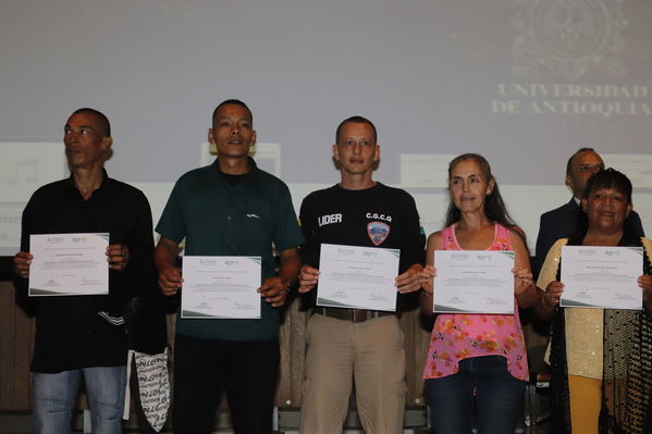 Clausura Programa Educación Ambiental
Clausura Programa Educación Ambiental.
Fecha: Octubre 11 2019.
Para descargar esta fotografía en alta resolución, haga clic sobre la imagen hasta que la misma se despliegue en la pantalla completa; luego dé clic derecho y elija la opción "guardar imagen como". 
En caso de publicación por cualquier medio, solicitamos acompañarla del crédito: "Foto EPM"
Palabras clave: Clausura Programa Educación Ambiental