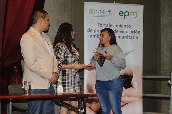 Clausura Programa Educación Ambiental
Clausura Programa Educación Ambiental.
Fecha: Octubre 11 2019.
Para descargar esta fotografía en alta resolución, haga clic sobre la imagen hasta que la misma se despliegue en la pantalla completa; luego dé clic derecho y elija la opción "guardar imagen como". 
En caso de publicación por cualquier medio, solicitamos acompañarla del crédito: "Foto EPM"
Palabras clave: Clausura Programa Educación Ambiental