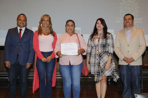 Clausura Programa Educación Ambiental
Clausura Programa Educación Ambiental.
Fecha: Octubre 11 2019.
Para descargar esta fotografía en alta resolución, haga clic sobre la imagen hasta que la misma se despliegue en la pantalla completa; luego dé clic derecho y elija la opción "guardar imagen como". 
En caso de publicación por cualquier medio, solicitamos acompañarla del crédito: "Foto EPM"
Palabras clave: Clausura Programa Educación Ambiental