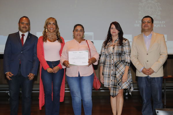 Clausura Programa Educación Ambiental
Clausura Programa Educación Ambiental.
Fecha: Octubre 11 2019.
Para descargar esta fotografía en alta resolución, haga clic sobre la imagen hasta que la misma se despliegue en la pantalla completa; luego dé clic derecho y elija la opción "guardar imagen como". 
En caso de publicación por cualquier medio, solicitamos acompañarla del crédito: "Foto EPM"
Palabras clave: Clausura Programa Educación Ambiental