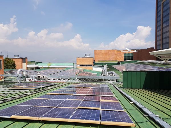 Ampliación paneles solares El Tesoro
Ampliación paneles solares El Tesoro.
Fecha: Octubre 17 2018.
Para descargar esta fotografía en alta resolución, haga clic sobre la imagen hasta que la misma se despliegue en la pantalla completa; luego dé clic derecho y elija la opción "guardar imagen como". 
En caso de publicación por cualquier medio, solicitamos acompañarla del crédito: "Foto EPM"
Palabras clave: Ampliación paneles solares El Tesoro
