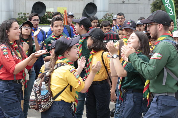 Premiación concurso especialidad Scout cuidamundos EPM
Premiación concurso especialidad Scout cuidamundos EPM. 
Fecha: Octubre 29 2019.
Para descargar esta fotografía en alta resolución, haga clic sobre la imagen hasta que la misma se despliegue en la pantalla completa; luego dé clic derecho y elija la opción "guardar imagen como". 
En caso de publicación por cualquier medio, solicitamos acompañarla del crédito: "Foto EPM"
Palabras clave: Premiación concurso especialidad Scout cuidamundos EPM