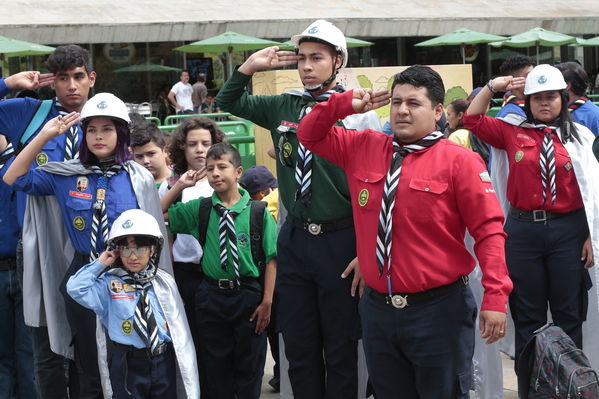 Premiación concurso especialidad Scout cuidamundos EPM
Premiación concurso especialidad Scout cuidamundos EPM. 
Fecha: Octubre 29 2019.
Para descargar esta fotografía en alta resolución, haga clic sobre la imagen hasta que la misma se despliegue en la pantalla completa; luego dé clic derecho y elija la opción "guardar imagen como". 
En caso de publicación por cualquier medio, solicitamos acompañarla del crédito: "Foto EPM"
Palabras clave: Premiación concurso especialidad Scout cuidamundos EPM