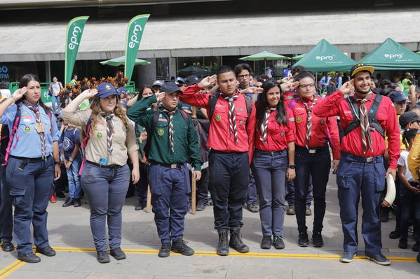 Premiación concurso especialidad Scout cuidamundos EPM
Premiación concurso especialidad Scout cuidamundos EPM. 
Fecha: Octubre 29 2019.
Para descargar esta fotografía en alta resolución, haga clic sobre la imagen hasta que la misma se despliegue en la pantalla completa; luego dé clic derecho y elija la opción "guardar imagen como". 
En caso de publicación por cualquier medio, solicitamos acompañarla del crédito: "Foto EPM"
Palabras clave: Premiación concurso especialidad Scout cuidamundos EPM