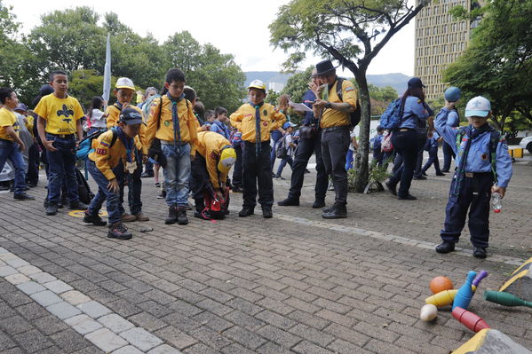 Premiación concurso especialidad Scout cuidamundos EPM
Premiación concurso especialidad Scout cuidamundos EPM. 
Fecha: Octubre 29 2019.
Para descargar esta fotografía en alta resolución, haga clic sobre la imagen hasta que la misma se despliegue en la pantalla completa; luego dé clic derecho y elija la opción "guardar imagen como". 
En caso de publicación por cualquier medio, solicitamos acompañarla del crédito: "Foto EPM"
Palabras clave: Premiación concurso especialidad Scout cuidamundos EPM