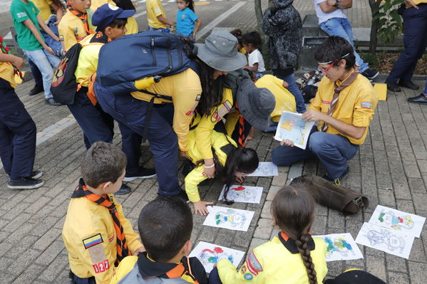 Premiación concurso especialidad Scout cuidamundos EPM
Premiación concurso especialidad Scout cuidamundos EPM. 
Fecha: Octubre 29 2019.
Para descargar esta fotografía en alta resolución, haga clic sobre la imagen hasta que la misma se despliegue en la pantalla completa; luego dé clic derecho y elija la opción "guardar imagen como". 
En caso de publicación por cualquier medio, solicitamos acompañarla del crédito: "Foto EPM"
Palabras clave: Premiación concurso especialidad Scout cuidamundos EPM