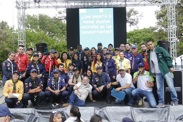 Premiación concurso especialidad Scout cuidamundos EPM
Premiación concurso especialidad Scout cuidamundos EPM. 
Fecha: Octubre 29 2019.
Para descargar esta fotografía en alta resolución, haga clic sobre la imagen hasta que la misma se despliegue en la pantalla completa; luego dé clic derecho y elija la opción "guardar imagen como". 
En caso de publicación por cualquier medio, solicitamos acompañarla del crédito: "Foto EPM"
Palabras clave: Premiación concurso especialidad Scout cuidamundos EPM