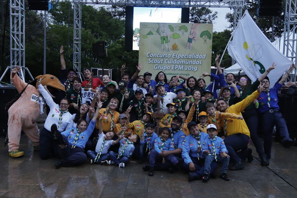 Premiación concurso especialidad Scout cuidamundos EPM
Premiación concurso especialidad Scout cuidamundos EPM. 
Fecha: Octubre 29 2019.
Para descargar esta fotografía en alta resolución, haga clic sobre la imagen hasta que la misma se despliegue en la pantalla completa; luego dé clic derecho y elija la opción "guardar imagen como". 
En caso de publicación por cualquier medio, solicitamos acompañarla del crédito: "Foto EPM"
Palabras clave: Premiación concurso especialidad Scout cuidamundos EPM