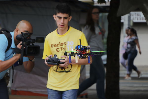 Feria CT+i 2017 ciencia Exploratorio innovación educación desarrollo tecnología jóvenes
Feria CT+i 2017
Fecha: Octubre 26 de 2017
Para descargar esta fotografía en alta resolución, haga clic sobre la imagen hasta que la misma se despliegue en la pantalla completa; luego dé clic derecho y elija la opción "guardar imagen como". 
En caso de publicación por cualquier medio, solicitamos acompañarla del crédito: "Foto EPM"
Palabras clave: Feria CT+i 2017 ciencia Exploratorio innovación educación desarrollo tecnología jóvenes