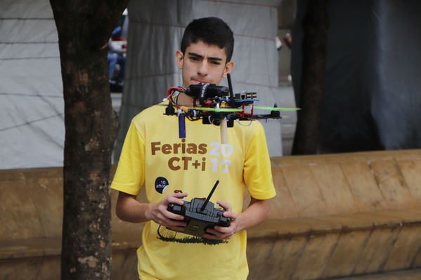 Feria CT+i 2017 ciencia Exploratorio innovación educación desarrollo tecnología jóvenes
Feria CT+i 2017
Fecha: Octubre 26 de 2017
Para descargar esta fotografía en alta resolución, haga clic sobre la imagen hasta que la misma se despliegue en la pantalla completa; luego dé clic derecho y elija la opción "guardar imagen como". 
En caso de publicación por cualquier medio, solicitamos acompañarla del crédito: "Foto EPM"
Palabras clave: Feria CT+i 2017 ciencia Exploratorio innovación educación desarrollo tecnología jóvenes