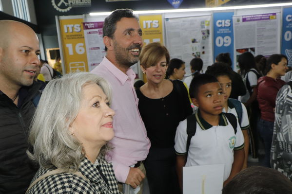 Feria CT+i 2017 ciencia Exploratorio innovación educación desarrollo tecnología jóvenes
Feria CT+i 2017
Fecha: Octubre 26 de 2017
Para descargar esta fotografía en alta resolución, haga clic sobre la imagen hasta que la misma se despliegue en la pantalla completa; luego dé clic derecho y elija la opción "guardar imagen como". 
En caso de publicación por cualquier medio, solicitamos acompañarla del crédito: "Foto EPM"
Palabras clave: Feria CT+i 2017 ciencia Exploratorio innovación educación desarrollo tecnología jóvenes