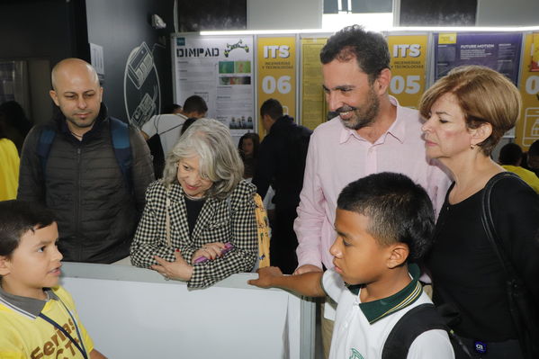 Feria CT+i 2017 ciencia Exploratorio innovación educación desarrollo tecnología jóvenes
Feria CT+i 2017
Fecha: Octubre 26 de 2017
Para descargar esta fotografía en alta resolución, haga clic sobre la imagen hasta que la misma se despliegue en la pantalla completa; luego dé clic derecho y elija la opción "guardar imagen como". 
En caso de publicación por cualquier medio, solicitamos acompañarla del crédito: "Foto EPM"
Palabras clave: Feria CT+i 2017 ciencia Exploratorio innovación educación desarrollo tecnología jóvenes