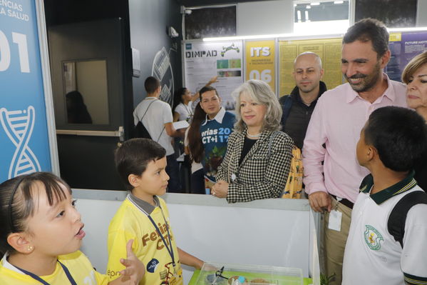 Feria CT+i 2017 ciencia Exploratorio innovación educación desarrollo tecnología jóvenes
Feria CT+i 2017
Fecha: Octubre 26 de 2017
Para descargar esta fotografía en alta resolución, haga clic sobre la imagen hasta que la misma se despliegue en la pantalla completa; luego dé clic derecho y elija la opción "guardar imagen como". 
En caso de publicación por cualquier medio, solicitamos acompañarla del crédito: "Foto EPM"
Palabras clave: Feria CT+i 2017 ciencia Exploratorio innovación educación desarrollo tecnología jóvenes