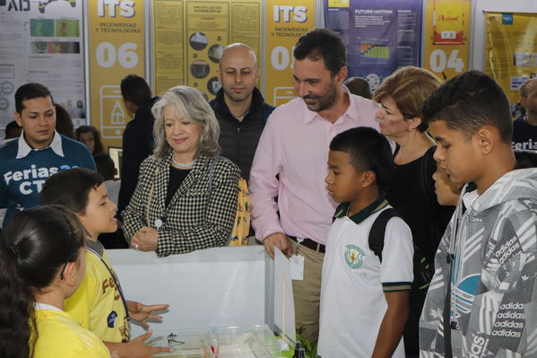 Feria CT+i 2017 ciencia Exploratorio innovación educación desarrollo tecnología jóvenes
Feria CT+i 2017
Fecha: Octubre 26 de 2017
Para descargar esta fotografía en alta resolución, haga clic sobre la imagen hasta que la misma se despliegue en la pantalla completa; luego dé clic derecho y elija la opción "guardar imagen como". 
En caso de publicación por cualquier medio, solicitamos acompañarla del crédito: "Foto EPM"
Palabras clave: Feria CT+i 2017 ciencia Exploratorio innovación educación desarrollo tecnología jóvenes