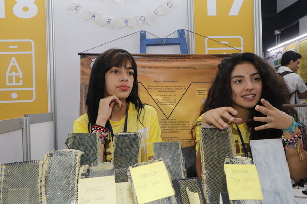 Feria CT+i 2017 ciencia Exploratorio innovación educación desarrollo tecnología jóvenes
Feria CT+i 2017
Fecha: Octubre 26 de 2017
Para descargar esta fotografía en alta resolución, haga clic sobre la imagen hasta que la misma se despliegue en la pantalla completa; luego dé clic derecho y elija la opción "guardar imagen como". 
En caso de publicación por cualquier medio, solicitamos acompañarla del crédito: "Foto EPM"
Palabras clave: Feria CT+i 2017 ciencia Exploratorio innovación educación desarrollo tecnología jóvenes