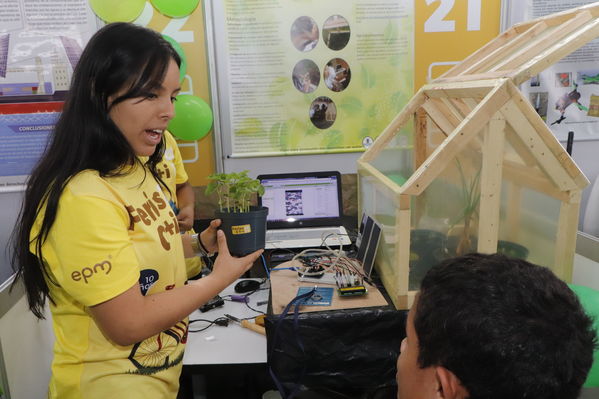 Feria CT+i 2017 ciencia Exploratorio innovación educación desarrollo tecnología jóvenes
Feria CT+i 2017
Fecha: Octubre 26 de 2017
Para descargar esta fotografía en alta resolución, haga clic sobre la imagen hasta que la misma se despliegue en la pantalla completa; luego dé clic derecho y elija la opción "guardar imagen como". 
En caso de publicación por cualquier medio, solicitamos acompañarla del crédito: "Foto EPM"
Palabras clave: Feria CT+i 2017 ciencia Exploratorio innovación educación desarrollo tecnología jóvenes