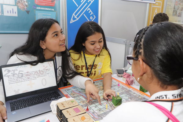 Feria CT+i 2017 ciencia Exploratorio innovación educación desarrollo tecnología jóvenes
Feria CT+i 2017
Fecha: Octubre 26 de 2017
Para descargar esta fotografía en alta resolución, haga clic sobre la imagen hasta que la misma se despliegue en la pantalla completa; luego dé clic derecho y elija la opción "guardar imagen como". 
En caso de publicación por cualquier medio, solicitamos acompañarla del crédito: "Foto EPM"
Palabras clave: Feria CT+i 2017 ciencia Exploratorio innovación educación desarrollo tecnología jóvenes