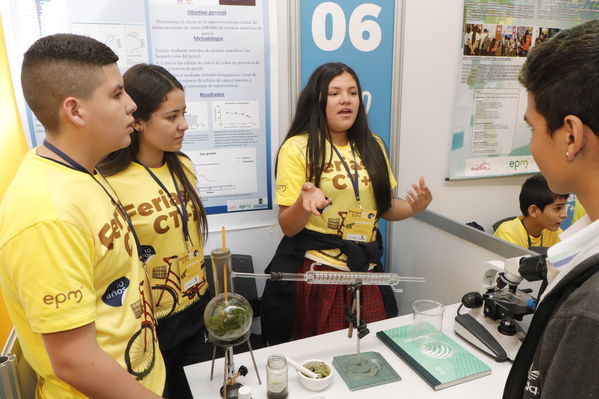 Feria CT+i 2017 ciencia Exploratorio innovación educación desarrollo tecnología jóvenes
Feria CT+i 2017
Fecha: Octubre 26 de 2017
Para descargar esta fotografía en alta resolución, haga clic sobre la imagen hasta que la misma se despliegue en la pantalla completa; luego dé clic derecho y elija la opción "guardar imagen como". 
En caso de publicación por cualquier medio, solicitamos acompañarla del crédito: "Foto EPM"
Palabras clave: Feria CT+i 2017 ciencia Exploratorio innovación educación desarrollo tecnología jóvenes