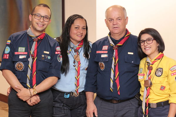 Cena Giwell Especialidad Scout cuidamundos EPM
Cena Giwell Especialidad Scout cuidamundos EPM.
Fecha: Octubre 4 2019.
Para descargar esta fotografía en alta resolución, haga clic sobre la imagen hasta que la misma se despliegue en la pantalla completa; luego dé clic derecho y elija la opción "guardar imagen como". 
En caso de publicación por cualquier medio, solicitamos acompañarla del crédito: "Foto EPM"
Palabras clave: Cena Giwell Especialidad Scout cuidamundos EPM