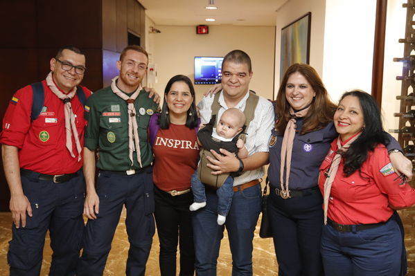 Cena Giwell Especialidad Scout cuidamundos EPM
Cena Giwell Especialidad Scout cuidamundos EPM.
Fecha: Octubre 4 2019.
Para descargar esta fotografía en alta resolución, haga clic sobre la imagen hasta que la misma se despliegue en la pantalla completa; luego dé clic derecho y elija la opción "guardar imagen como". 
En caso de publicación por cualquier medio, solicitamos acompañarla del crédito: "Foto EPM"
Palabras clave: Cena Giwell Especialidad Scout cuidamundos EPM