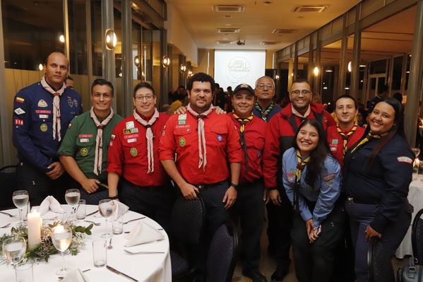 Cena Giwell Especialidad Scout cuidamundos EPM
Cena Giwell Especialidad Scout cuidamundos EPM.
Fecha: Octubre 4 2019.
Para descargar esta fotografía en alta resolución, haga clic sobre la imagen hasta que la misma se despliegue en la pantalla completa; luego dé clic derecho y elija la opción "guardar imagen como". 
En caso de publicación por cualquier medio, solicitamos acompañarla del crédito: "Foto EPM"
Palabras clave: Cena Giwell Especialidad Scout cuidamundos EPM