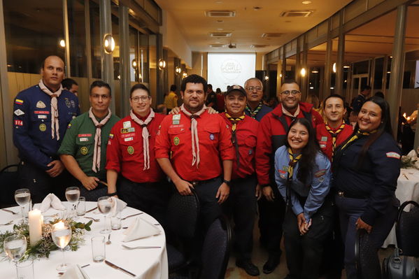 Cena Giwell Especialidad Scout cuidamundos EPM
Cena Giwell Especialidad Scout cuidamundos EPM.
Fecha: Octubre 4 2019.
Para descargar esta fotografía en alta resolución, haga clic sobre la imagen hasta que la misma se despliegue en la pantalla completa; luego dé clic derecho y elija la opción "guardar imagen como". 
En caso de publicación por cualquier medio, solicitamos acompañarla del crédito: "Foto EPM"
Palabras clave: Cena Giwell Especialidad Scout cuidamundos EPM