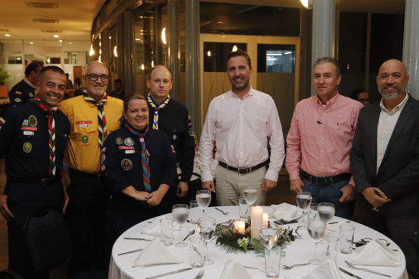 Cena Giwell Especialidad Scout cuidamundos EPM
Cena Giwell Especialidad Scout cuidamundos EPM.
Fecha: Octubre 4 2019.
Para descargar esta fotografía en alta resolución, haga clic sobre la imagen hasta que la misma se despliegue en la pantalla completa; luego dé clic derecho y elija la opción "guardar imagen como". 
En caso de publicación por cualquier medio, solicitamos acompañarla del crédito: "Foto EPM"
Palabras clave: Cena Giwell Especialidad Scout cuidamundos EPM