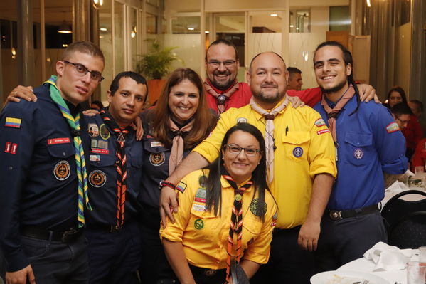 Cena Giwell Especialidad Scout cuidamundos EPM
Cena Giwell Especialidad Scout cuidamundos EPM.
Fecha: Octubre 4 2019.
Para descargar esta fotografía en alta resolución, haga clic sobre la imagen hasta que la misma se despliegue en la pantalla completa; luego dé clic derecho y elija la opción "guardar imagen como". 
En caso de publicación por cualquier medio, solicitamos acompañarla del crédito: "Foto EPM"
Palabras clave: Cena Giwell Especialidad Scout cuidamundos EPM