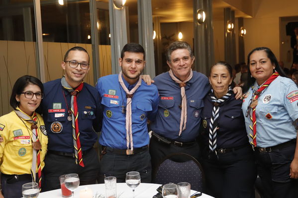 Cena Giwell Especialidad Scout cuidamundos EPM
Cena Giwell Especialidad Scout cuidamundos EPM.
Fecha: Octubre 4 2019.
Para descargar esta fotografía en alta resolución, haga clic sobre la imagen hasta que la misma se despliegue en la pantalla completa; luego dé clic derecho y elija la opción "guardar imagen como". 
En caso de publicación por cualquier medio, solicitamos acompañarla del crédito: "Foto EPM"
Palabras clave: Cena Giwell Especialidad Scout cuidamundos EPM