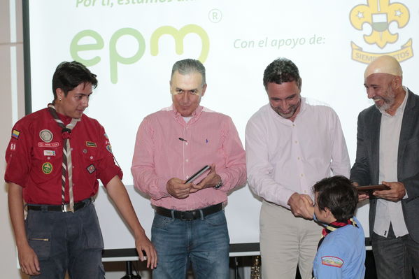 Cena Giwell Especialidad Scout cuidamundos EPM
Cena Giwell Especialidad Scout cuidamundos EPM.
Fecha: Octubre 4 2019.
Para descargar esta fotografía en alta resolución, haga clic sobre la imagen hasta que la misma se despliegue en la pantalla completa; luego dé clic derecho y elija la opción "guardar imagen como". 
En caso de publicación por cualquier medio, solicitamos acompañarla del crédito: "Foto EPM"
Palabras clave: Cena Giwell Especialidad Scout cuidamundos EPM