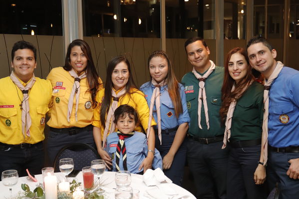 Cena Giwell Especialidad Scout cuidamundos EPM
Cena Giwell Especialidad Scout cuidamundos EPM.
Fecha: Octubre 4 2019.
Para descargar esta fotografía en alta resolución, haga clic sobre la imagen hasta que la misma se despliegue en la pantalla completa; luego dé clic derecho y elija la opción "guardar imagen como". 
En caso de publicación por cualquier medio, solicitamos acompañarla del crédito: "Foto EPM"
Palabras clave: Cena Giwell Especialidad Scout cuidamundos EPM