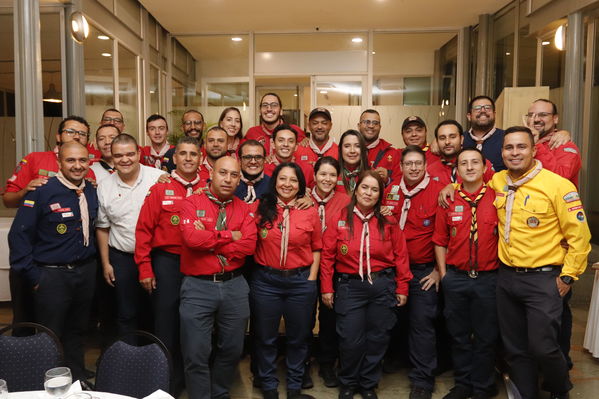 Cena Giwell Especialidad Scout cuidamundos EPM
Cena Giwell Especialidad Scout cuidamundos EPM.
Fecha: Octubre 4 2019.
Para descargar esta fotografía en alta resolución, haga clic sobre la imagen hasta que la misma se despliegue en la pantalla completa; luego dé clic derecho y elija la opción "guardar imagen como". 
En caso de publicación por cualquier medio, solicitamos acompañarla del crédito: "Foto EPM"
Palabras clave: Cena Giwell Especialidad Scout cuidamundos EPM