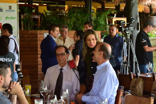 Rueda de prensa EPM INDER Medellín de Pista
Rueda de prensa EPM INDER Medellín de Pista
Fecha: Octubre 3 de 2017
Para descargar esta fotografía en alta resolución, haga clic sobre la imagen hasta que la misma se despliegue en la pantalla completa; luego dé clic derecho y elija la opción "guardar imagen como". 
En caso de publicación por cualquier medio, solicitamos acompañarla del crédito: "Foto EPM"
Palabras clave: Rueda prensa EPM INDER Medellín Pista